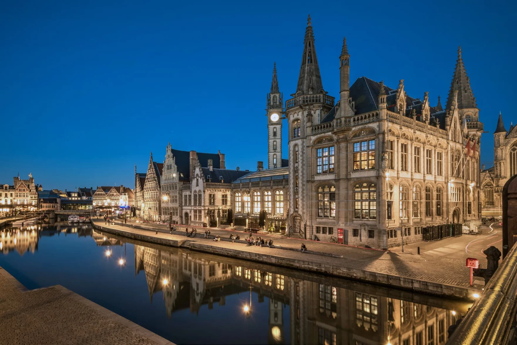 België