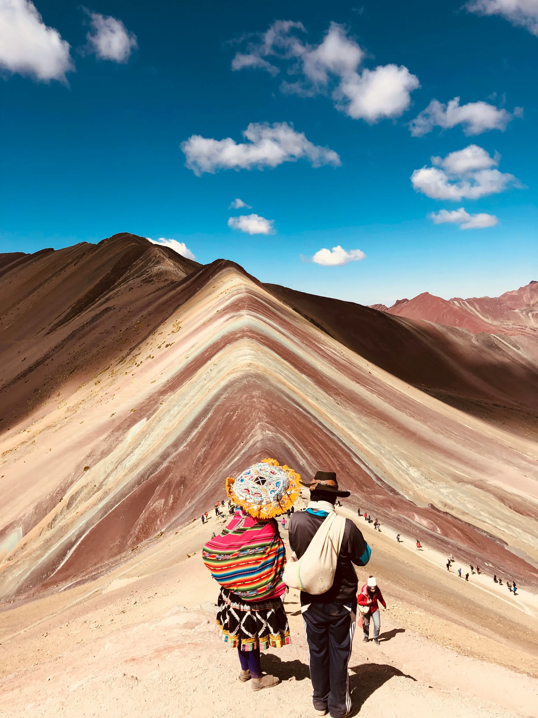 Wandelaars bij de Rainbow Mountain in Peru