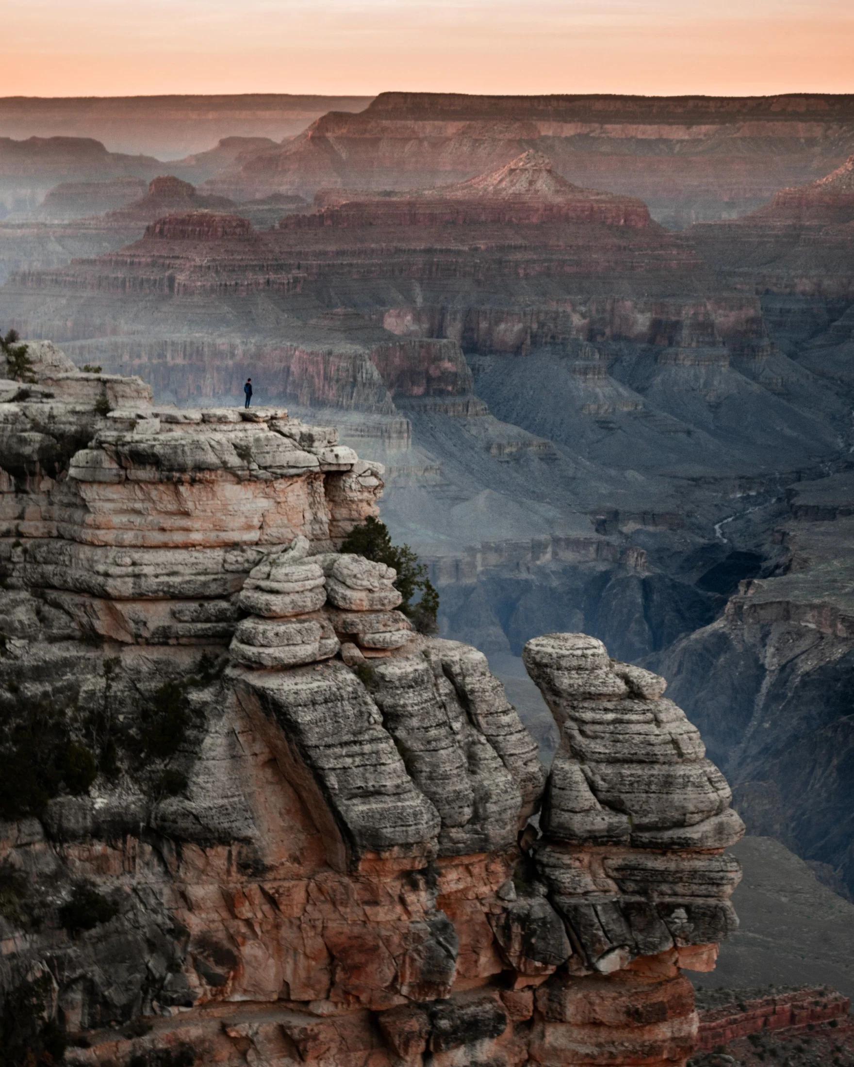 De Grand Canyon in het licht van de ondergaande zon