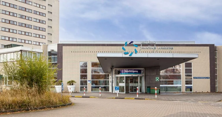Main entrance of the Máxima Medisch Centrum hospital building in Eindhoven.