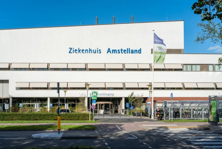 Exterior facade and main entrance of the Ziekenhuis Amstelland hospital in Amstelveen.